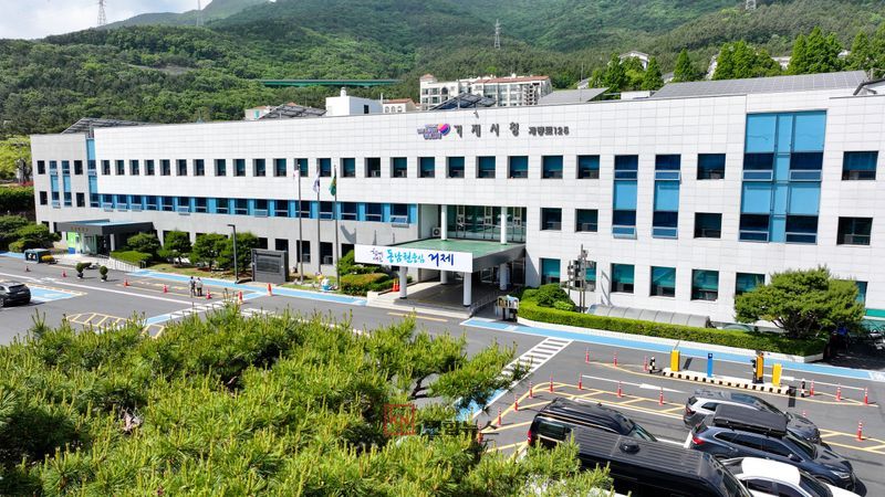 거제시가 8월부터 9월까지 돌봄이 필요한 시민을 발굴하기 위해 국민건강보험공단 빅데이터와 지역 인적안전망을 활용한다. (거제시 제공)