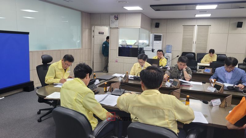 소방차 200대가 경남 지역 가뭄 현장에 투입돼 농업용수 비상급수 활동을 펼친다. (경상남도 제공)