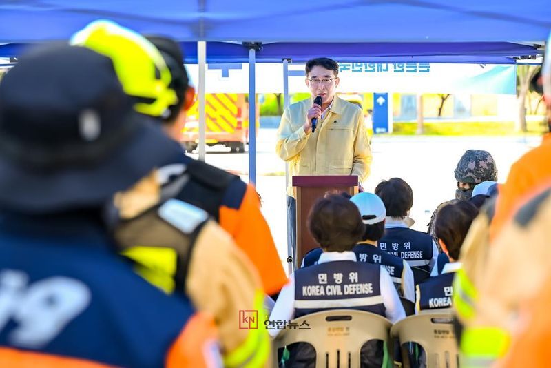 함안군이 20일 함안박물관에서 드론 테러 대응 실제훈련을 진행하고 있다. (함안군 제공)