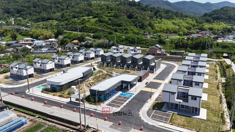 밀양시 삼랑진읍에 조성된 청년농촌보금자리의 주택 전경. 청년 50명이 새로운 정착지에 입주했다. (밀양시 제공)