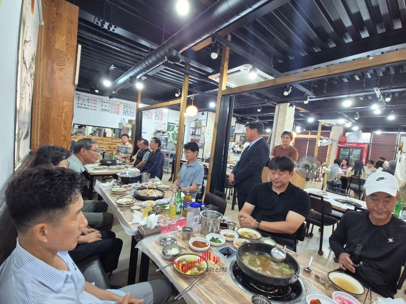 신안면체육회, 역대 회장·임원 간담회 개최