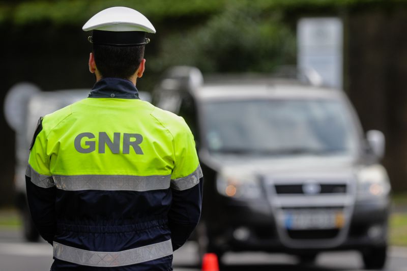 82 pessoas detidas em flagrante delito pela GNR na noite sábado para domingo