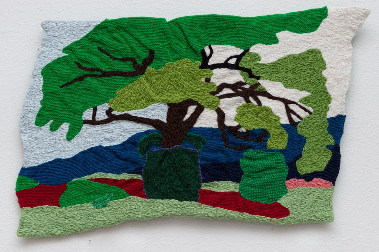 Árvore no Alto, 2021 | Lã sobre talagarça 62 x 41 cm