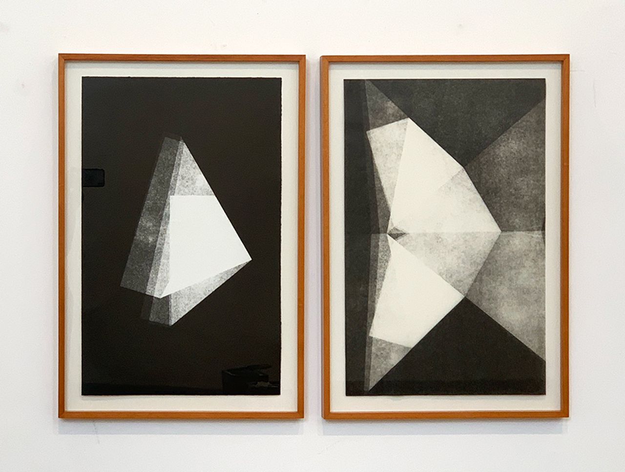 Dobra, 2015/2018 | Monotipia sobre papel de algodão e monotipia sobre papel japonês / monotype on cotton paper and monotype on Japanese paper 60 x 85.5 cm