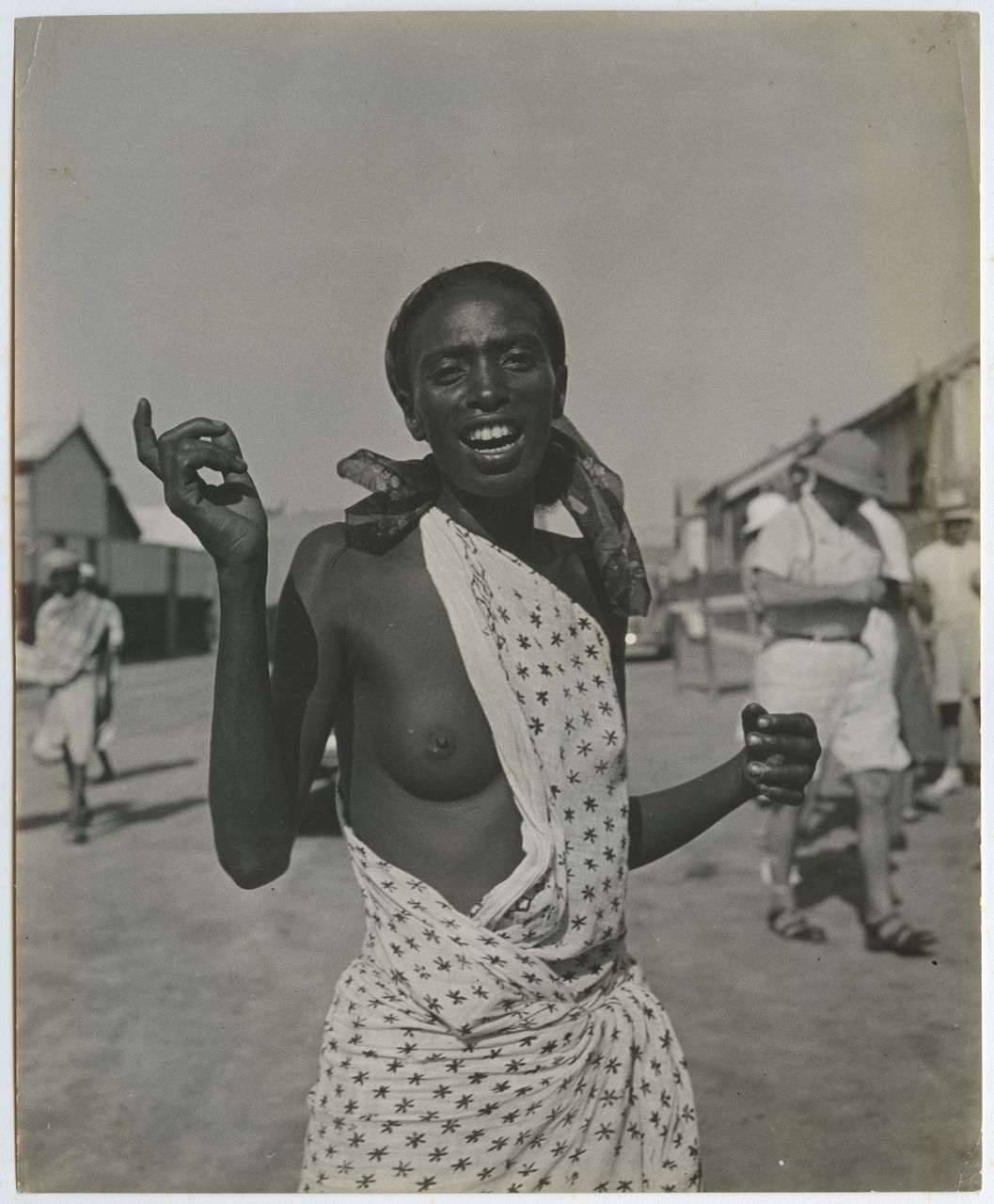 African Girl, Século XX (20th century) | Gelatin silver print on paper, vintage 23 x 29 cm