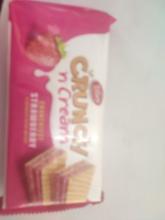 Tiffany Crunch N Cream Strawberry Wafer 65 gram