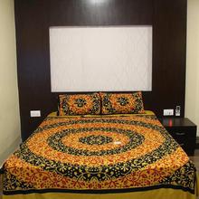 100% Handloom Cotton Double Bedsheet with 2 Pillow Covers