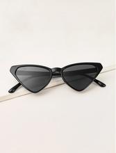 Solid Frame Cat Eye Sunglasses