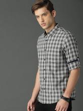 Men Black Regular Fit Checked Casual Shirt