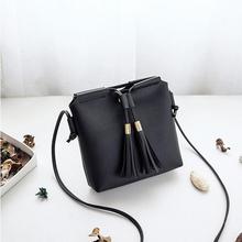 Korean Design Tassel Metal Clutch Handbag for Women (Black 41001277)