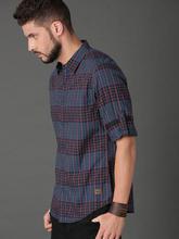 Men Navy Blue & Red Regular Fit Checked Casual Shirt