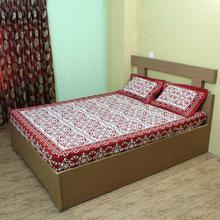 Printed Bedsheet With 2 Pillow Covers - King Size