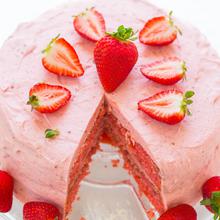 Strawberry Cake eggless