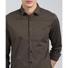 Men Slim Fit Solid Cut Away Collar Casual Shirt