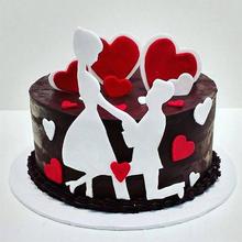Valentines Couple Cake Celebrating Love UNC05