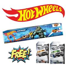 Hot Wheels Alien Invasion Playset FCN82 (Free 2pcs 50th Anniversary Zamac FRN23)