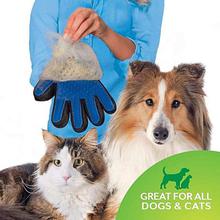 True Touch Deshedding Glove For Gentle And Efficient Pet Grooming