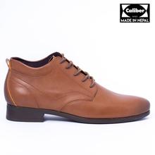 Kapadaa: Caliber Shoes Tan Brown Lace Up Boots For Men – ( 283 C )