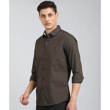 Men Slim Fit Solid Cut Away Collar Casual Shirt