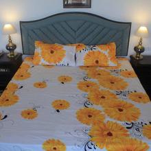 Pinted Double Bedsheet With 2 Pillow Covers