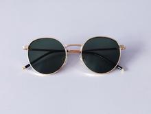 Stylish round shaped polarized sunglasses