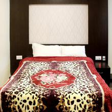 Maroon/Cream Korean Abstract Printed Double Bed Blanket