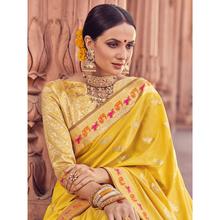 Style Lifestyle Designer Banarasi Yellow Saree with Elegant Animal Design With Jari & Woven Border with Yellow Blouse for Wedding, Party and Festival