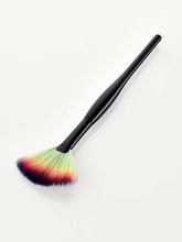 Fan Shaped Cosmetic Brush 1Pc