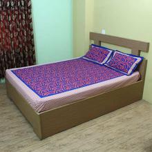 Maroon/Blue Abstract Printed Bedsheet With 2 Pillow Covers - King Size