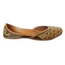 Zari Embroidered Punjabi Jutti For Women