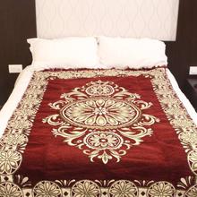 Maroon Printed Bed/Floor Carpet (54 x 83 inches)