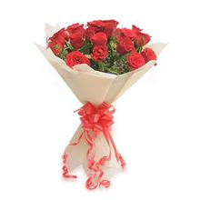 8 Red Roses With Non Woven Paper Packing Bouquet