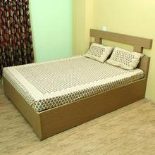 Cream/Brown Printed Bedsheet With 2 Pillow Covers - King Size