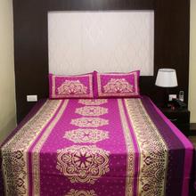 Double Bed Bedsheet in 100% Handloom Cotton with 2 Pillow Covers