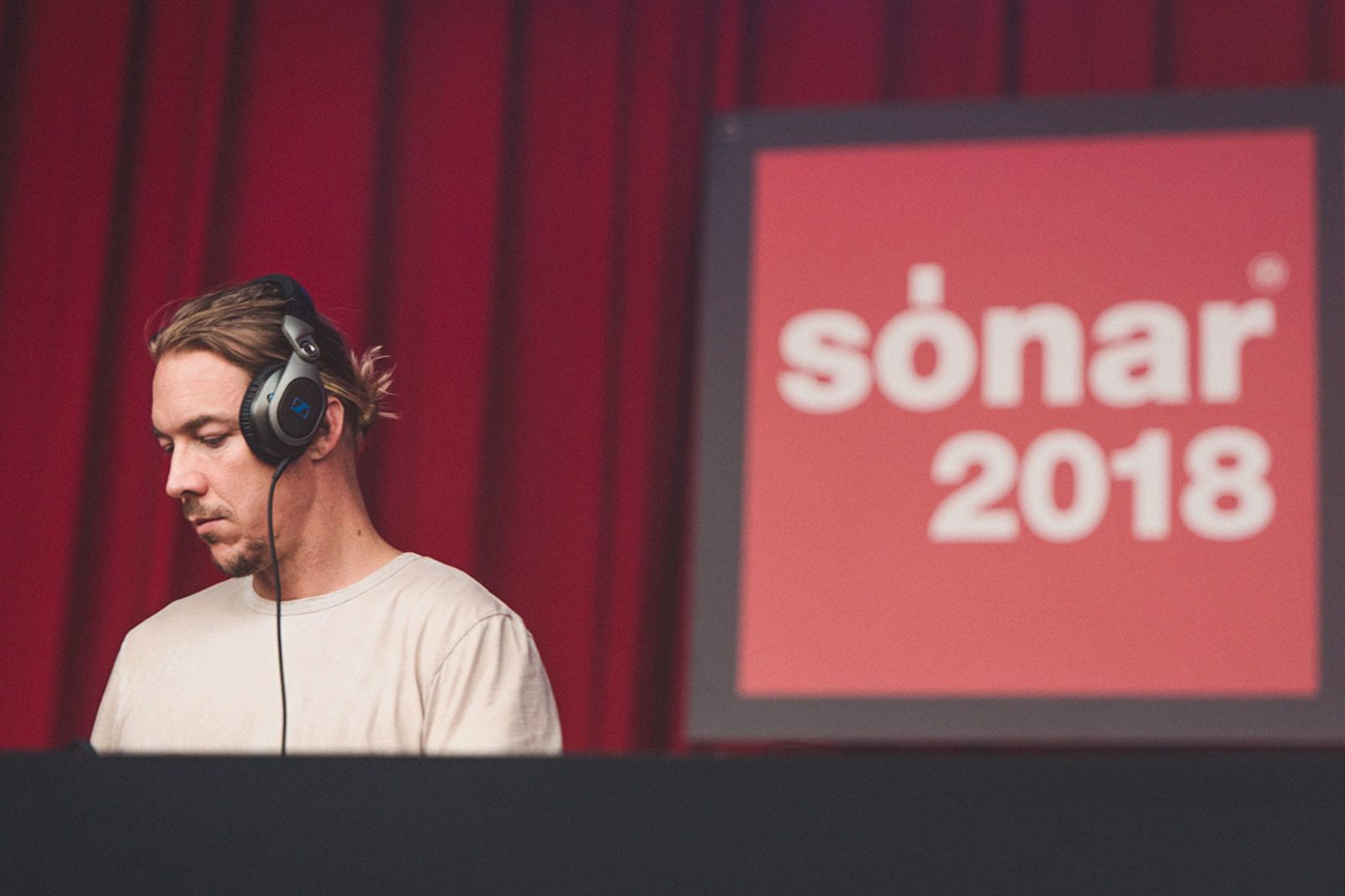 Diplo_Village_Friday_Sonar2018_FernandoSchlaepfer_003.jpg