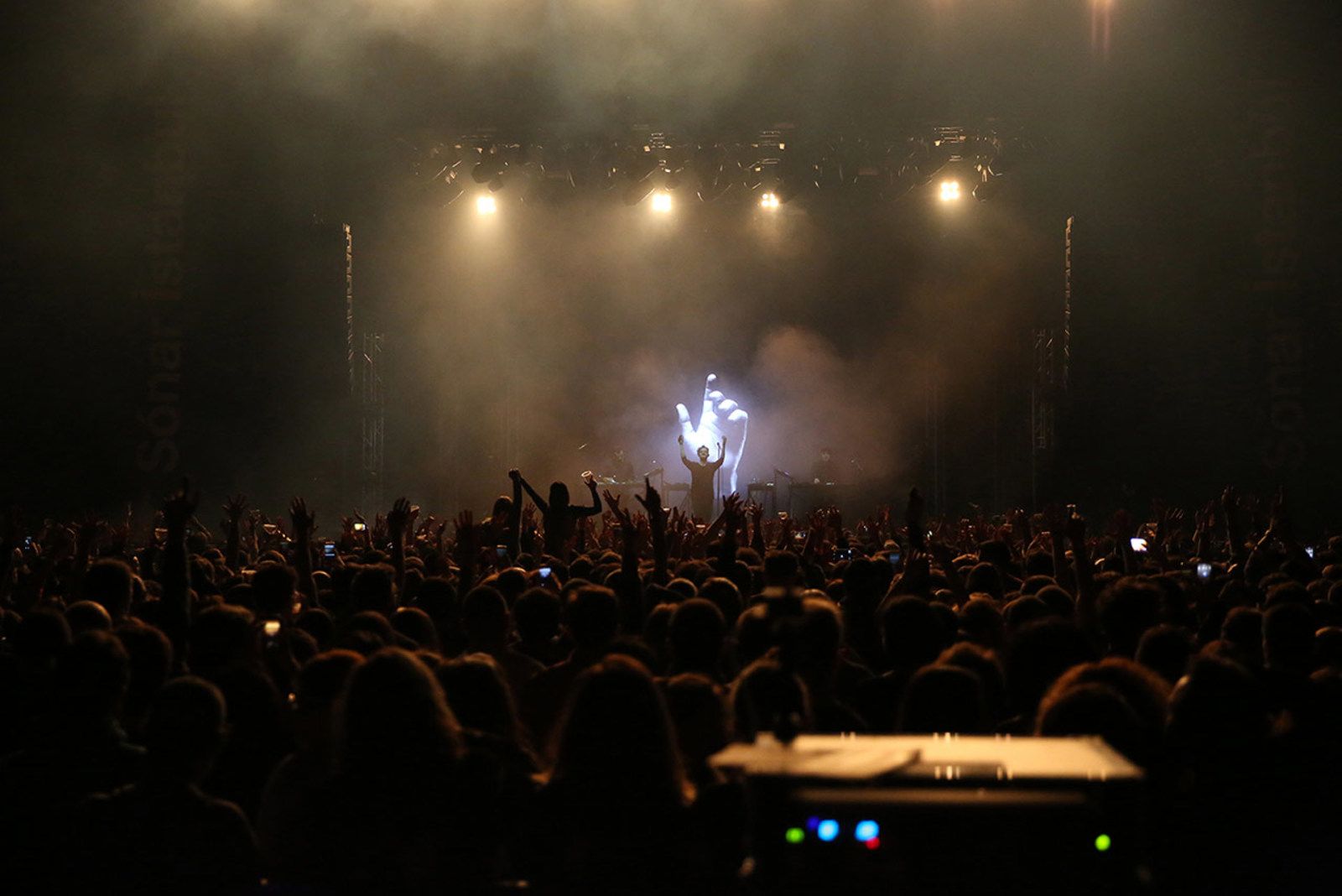 Moderat_Sonarclub_Istanbul_2017_CemGultepe_-1.jpg