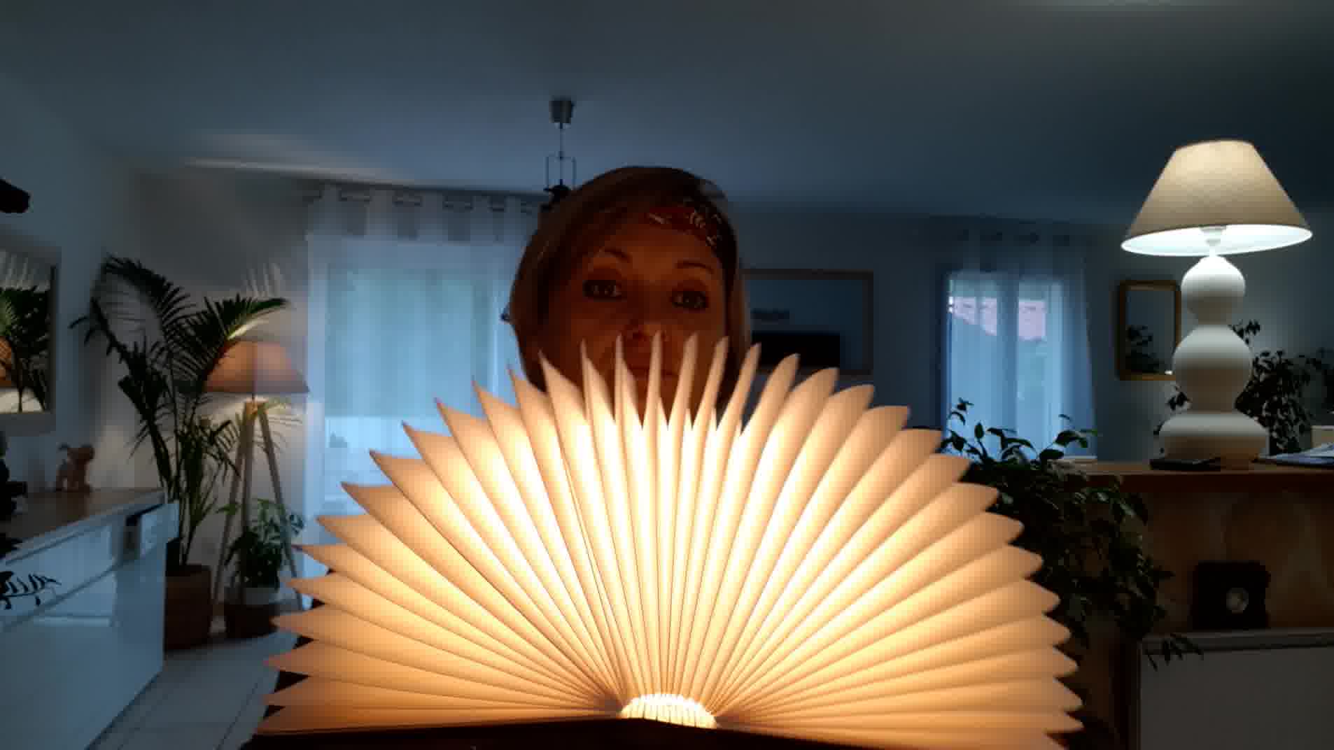 Lampe livre lumineux personnalisée avec un prénom