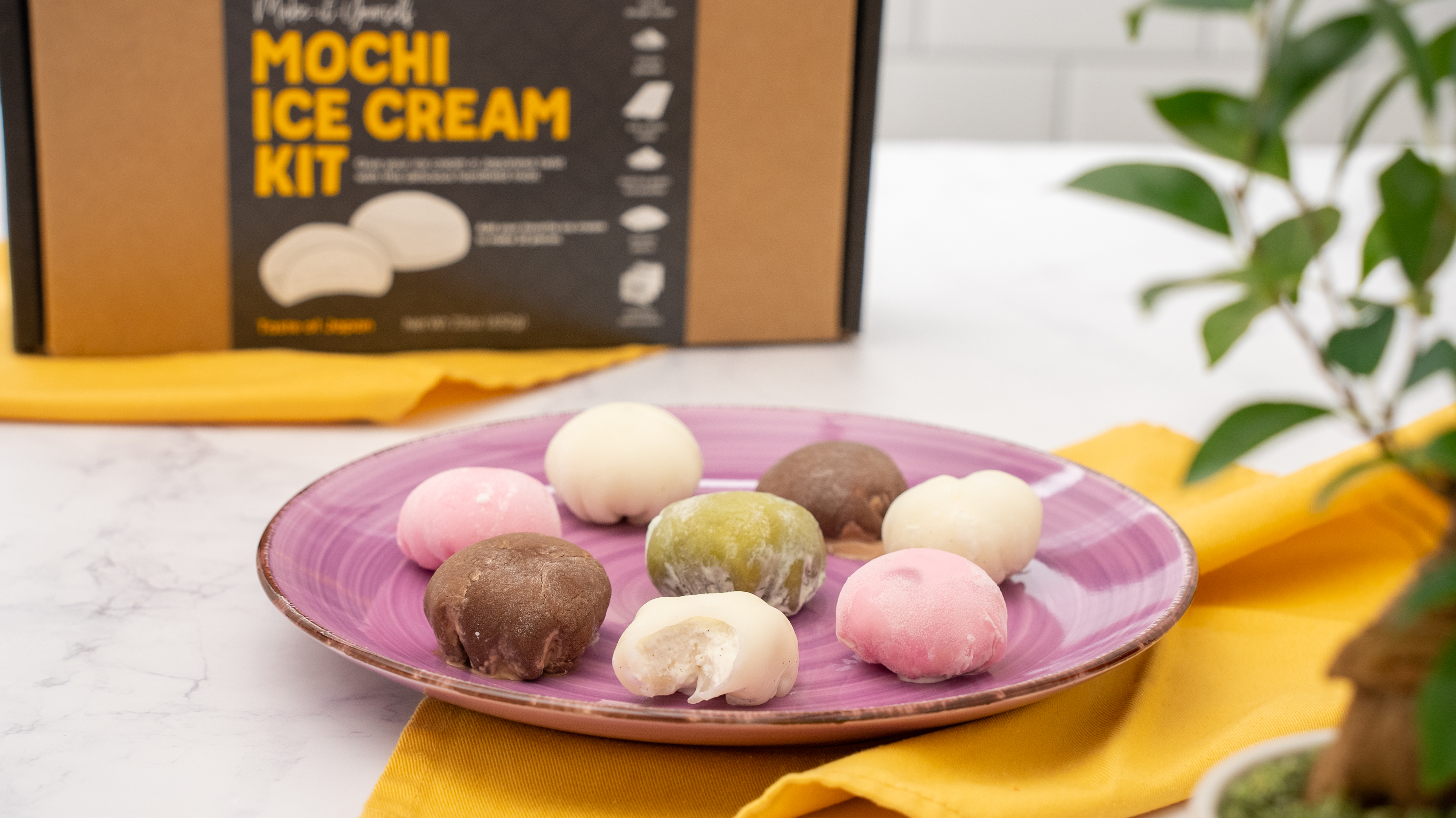 Global Grub DIY Mochi Ice Cream Kit - Mochi Kit Includes Sweet Rice Flour,  Potato Starch, Matcha Powder, Cocoa Powder, Ice Cream Mochi Maker, Dough