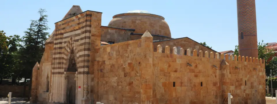 Cacabey Medresesi ve Camii Kırşehir