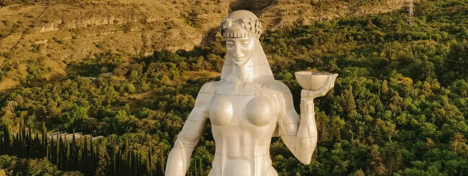 Kartlis-Deda-Statue.webp