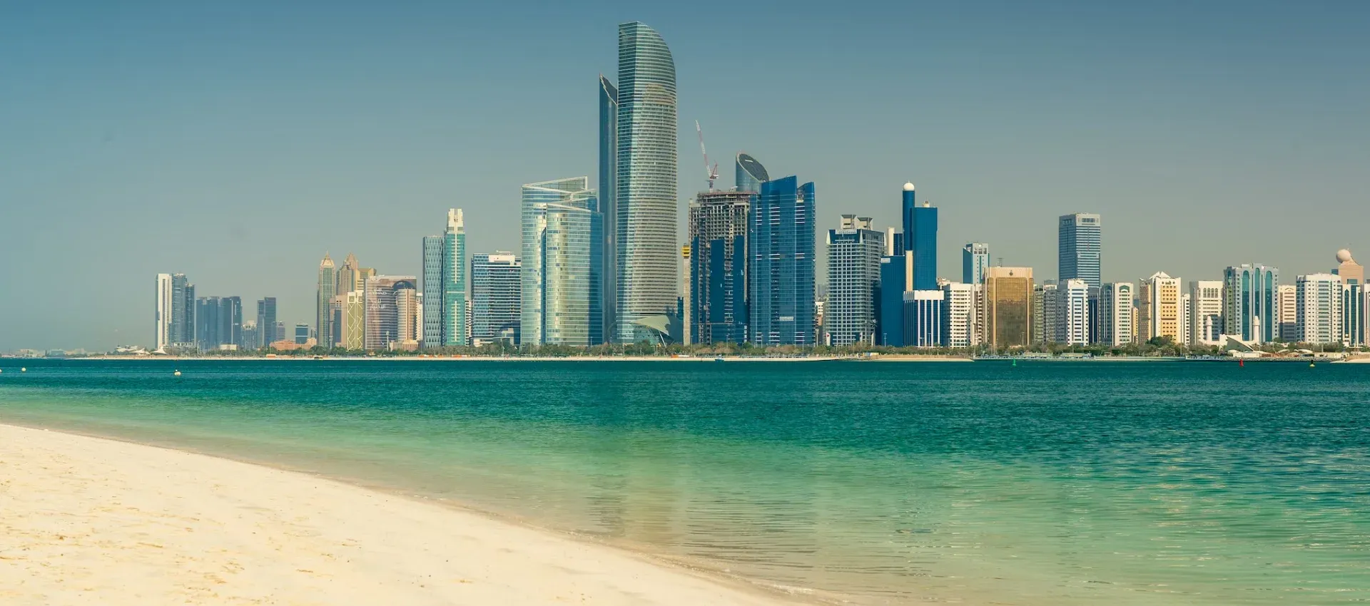 abu-dabi-denize-girilecek-yerler.webp