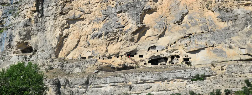 Çemişgezek Kalesi ve İn Delikleri