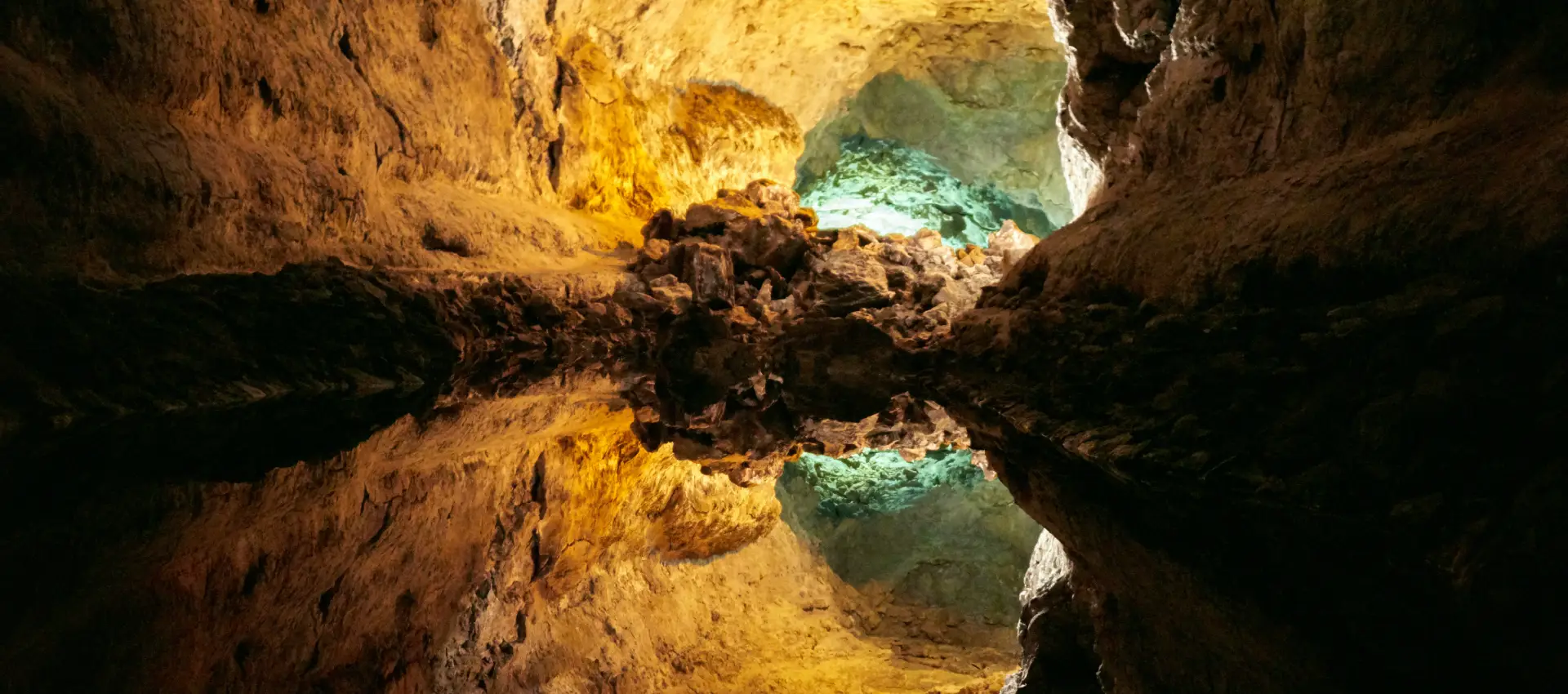 cueva-de-los-verdes.webp