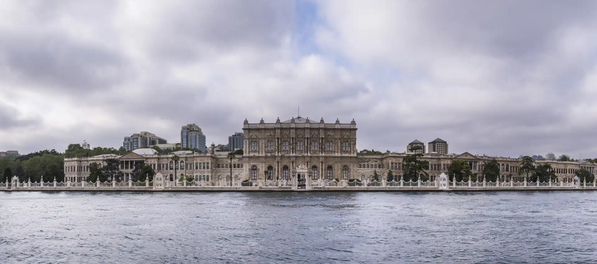 dolmabahce-sarayi.webp