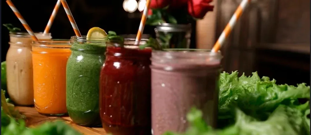 yaz-meyveleriyle-hazirlanan-5-smoothie-tarifi-1024x447.webp