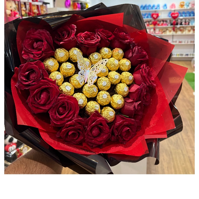 Buquê coração de rosas com ferrero