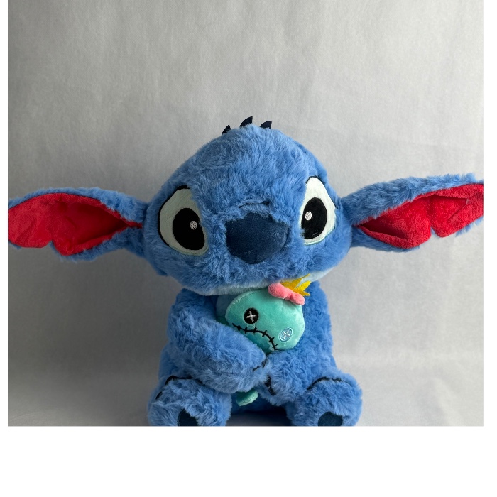 Stitch segurando boneca xepa 30cm