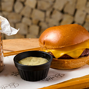 Cheeseburguer com Fritas