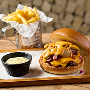 Cheese Bacon com Fritas