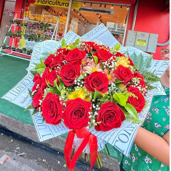 BUQUE COMPLETO COM 30 ROSAS